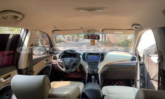 Acheter Occasion Voiture Hyundai Santa Fe Beige à Luanda, Province de Luanda Acheter Occasion Voiture Hyundai Santa Fe Beige à Luanda, Province de Luanda
