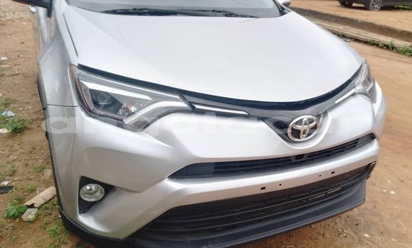 Acheter Occasion Voiture Toyota RAV4 Blanc à Luanda, Province de Luanda Acheter Occasion Voiture Toyota RAV4 Blanc à Luanda, Province de Luanda