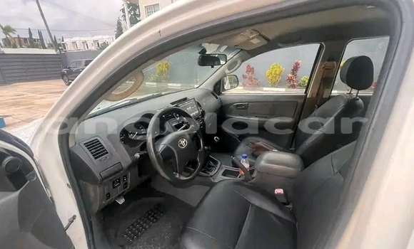 Acheter Occasion Voiture Toyota Hiluxe VIGO Blanc à Luanda, Province de Luanda Acheter Occasion Voiture Toyota Hiluxe VIGO Blanc à Luanda, Province de Luanda