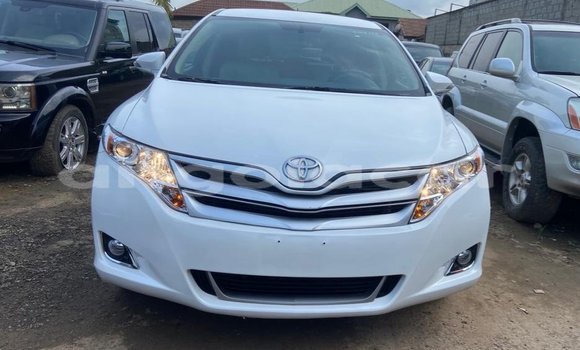 Comprar Usado Toyota Avanza Branco Carro em Luanda em Luanda Province