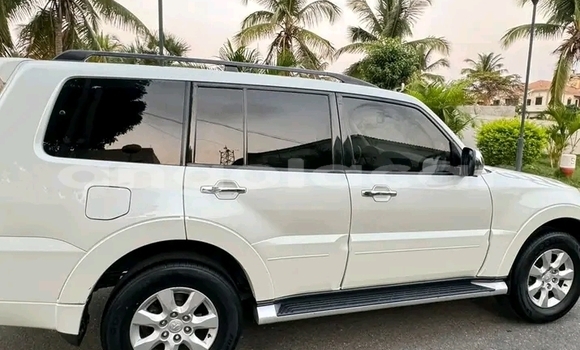 Buy Used Mitsubishi Pajero White Car in Luanda in Luanda Province Buy Used Mitsubishi Pajero White Car in Luanda in Luanda Province