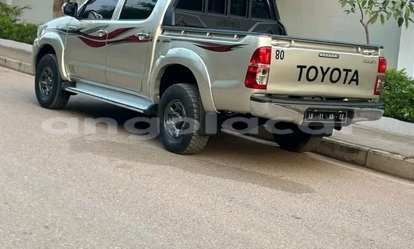 Comprar Usado Toyota Hilux Branco Carro em Camabatela em Uige Comprar Usado Toyota Hilux Branco Carro em Camabatela em Uige