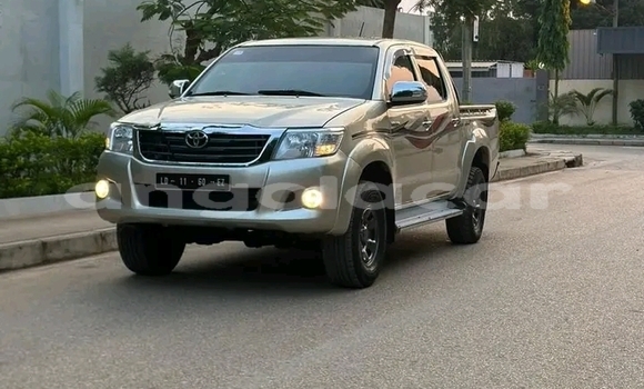 Comprar Usado Toyota Hilux Branco Carro em Camabatela em Uige Comprar Usado Toyota Hilux Branco Carro em Camabatela em Uige