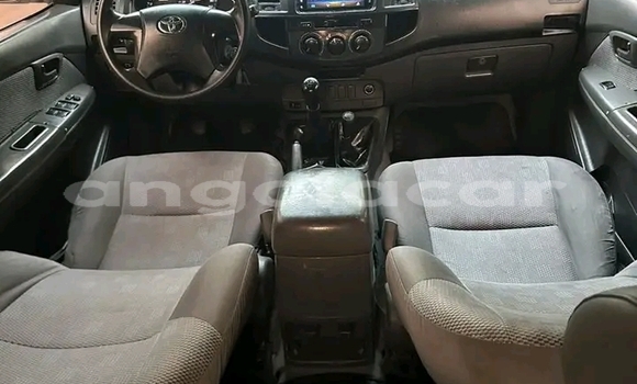 Comprar Usado Toyota Hilux Branco Carro em Camabatela em Uige Comprar Usado Toyota Hilux Branco Carro em Camabatela em Uige