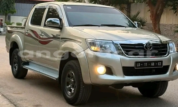 Comprar Usado Toyota Hilux Branco Carro em Camabatela em Uige Comprar Usado Toyota Hilux Branco Carro em Camabatela em Uige