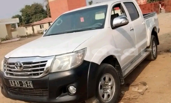 Acheter Occasion Voiture Toyota Hilux Blanc à Camabatela, Uige Acheter Occasion Voiture Toyota Hilux Blanc à Camabatela, Uige