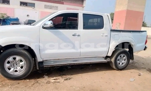 Acheter Occasion Voiture Toyota Hilux Blanc à Camabatela, Uige Acheter Occasion Voiture Toyota Hilux Blanc à Camabatela, Uige