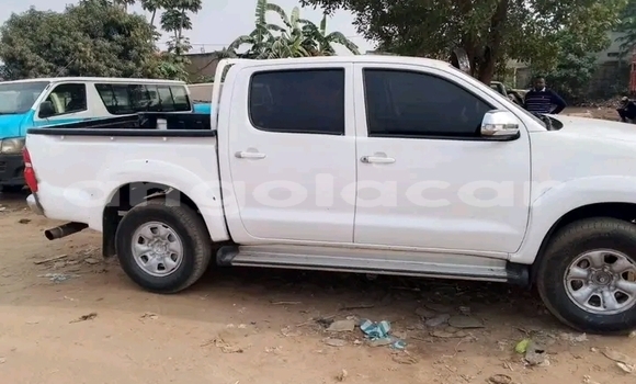 Acheter Occasion Voiture Toyota Hilux Blanc à Camabatela, Uige Acheter Occasion Voiture Toyota Hilux Blanc à Camabatela, Uige