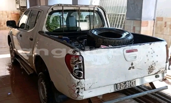 Comprar Usado Mitsubishi L200 Branco Carro em Caala em Huambo Comprar Usado Mitsubishi L200 Branco Carro em Caala em Huambo