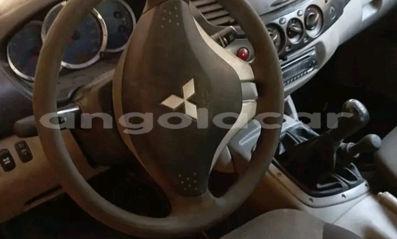 Comprar Usado Mitsubishi L200 Branco Carro em Caala em Huambo Comprar Usado Mitsubishi L200 Branco Carro em Caala em Huambo