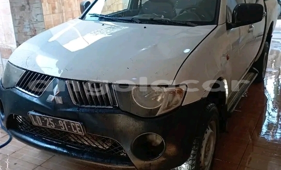 Comprar Usado Mitsubishi L200 Branco Carro em Caala em Huambo Comprar Usado Mitsubishi L200 Branco Carro em Caala em Huambo