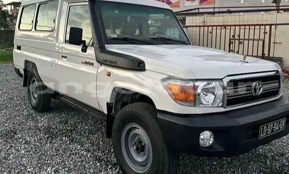 Comprar Usado Toyota Land Cruiser Branco Carro em Luanda em Luanda Province