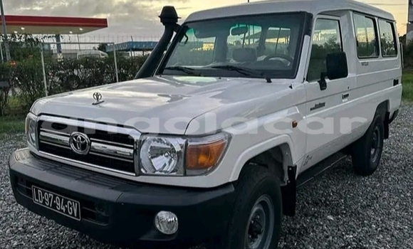 Comprar Usado Toyota Land Cruiser Branco Carro em Luanda em Luanda Province Comprar Usado Toyota Land Cruiser Branco Carro em Luanda em Luanda Province