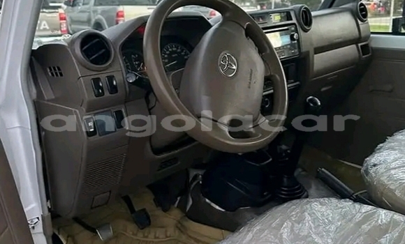 Comprar Usado Toyota Land Cruiser Branco Carro em Luanda em Luanda Province Comprar Usado Toyota Land Cruiser Branco Carro em Luanda em Luanda Province