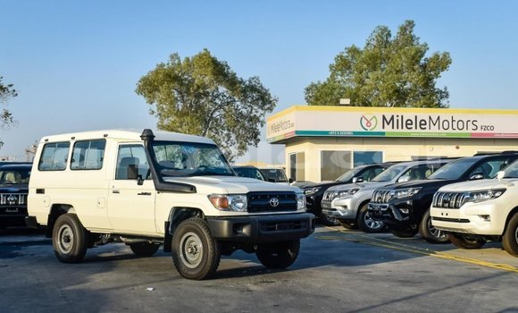 Comprar Novo Toyota Land Cruiser Branco Carro em Caala em Huambo Comprar Novo Toyota Land Cruiser Branco Carro em Caala em Huambo