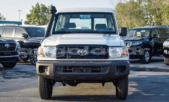 Comprar Novo Toyota Land Cruiser Branco Carro em Caala em Huambo Comprar Novo Toyota Land Cruiser Branco Carro em Caala em Huambo