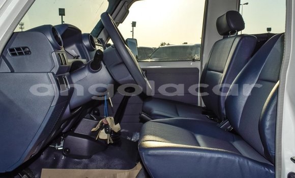 Comprar Novo Toyota Land Cruiser Branco Carro em Caala em Huambo Comprar Novo Toyota Land Cruiser Branco Carro em Caala em Huambo