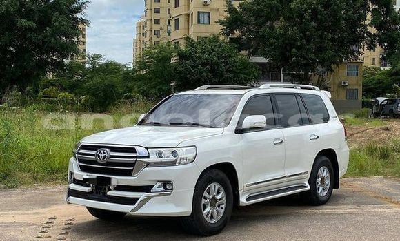Comprar Usado Toyota Land Cruiser Branco Carro em Caluquembe em Huila Comprar Usado Toyota Land Cruiser Branco Carro em Caluquembe em Huila
