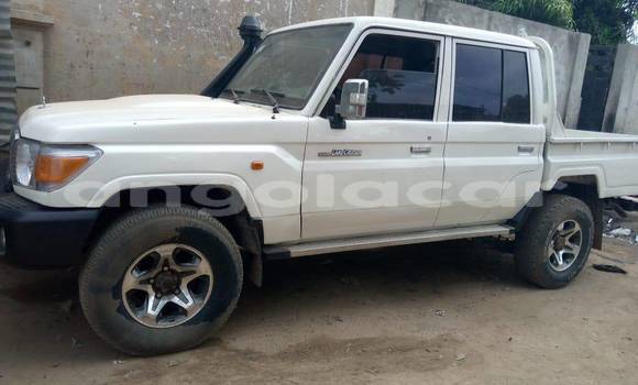 Comprar Usado Toyota Land Cruiser Branco Carro em Catabola em Bie Comprar Usado Toyota Land Cruiser Branco Carro em Catabola em Bie