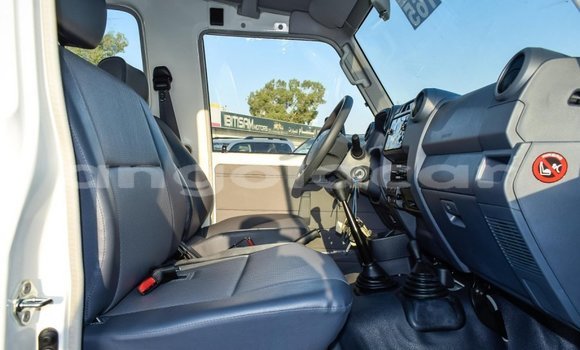 Comprar Novo Toyota Land Cruiser Branco Carro em Caala em Huambo Comprar Novo Toyota Land Cruiser Branco Carro em Caala em Huambo