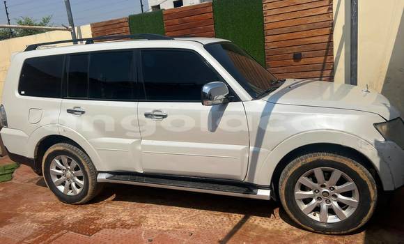 Buy Used Toyota Land Cruiser White Car in Caluquembe in Huila Buy Used Toyota Land Cruiser White Car in Caluquembe in Huila