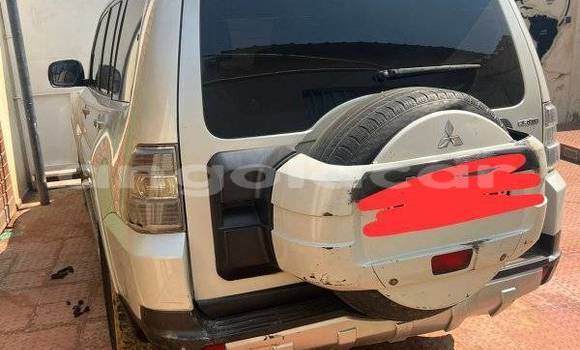 Comprar Usado Toyota Land Cruiser Branco Carro em Caluquembe em Huila Comprar Usado Toyota Land Cruiser Branco Carro em Caluquembe em Huila