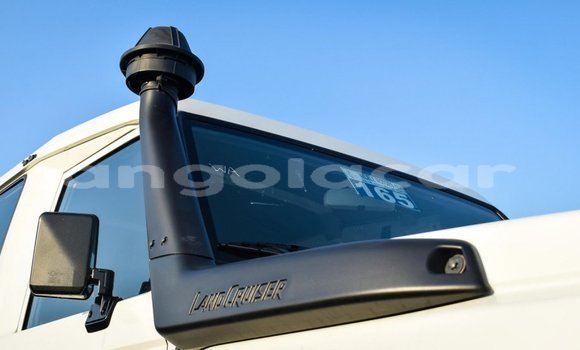 Comprar Novo Toyota Land Cruiser Branco Carro em Caala em Huambo Comprar Novo Toyota Land Cruiser Branco Carro em Caala em Huambo