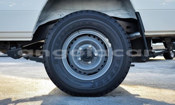 Comprar Novo Toyota Land Cruiser Branco Carro em Caala em Huambo Comprar Novo Toyota Land Cruiser Branco Carro em Caala em Huambo
