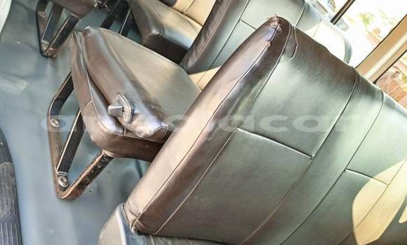 Acheter Occasion Voiture Toyota Hiace Blanc à Caluquembe, Huila Acheter Occasion Voiture Toyota Hiace Blanc à Caluquembe, Huila