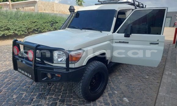Acheter Occasion Voiture Toyota Land Cruiser Blanc à Caluquembe, Huila Acheter Occasion Voiture Toyota Land Cruiser Blanc à Caluquembe, Huila