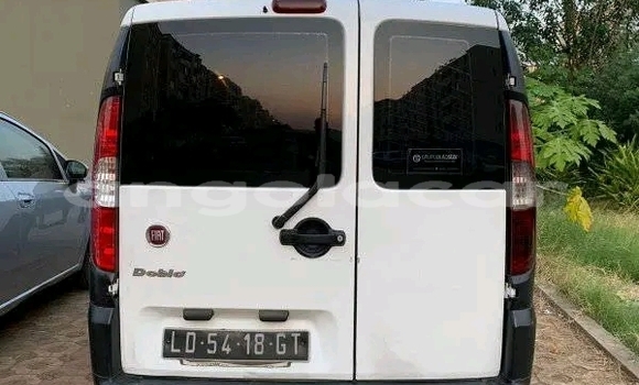 Acheter Occasion Voiture Fiat Doblo Blanc à Camacupa, Bie