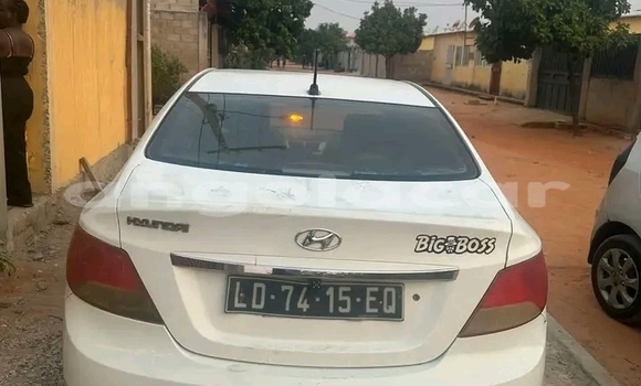 Buy Used Hyundai Accent White Car in Camacupa in Bie