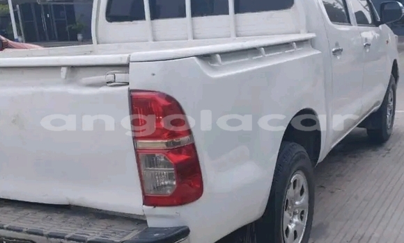 Buy Used Toyota Hilux White Car in Camabatela in Uige Buy Used Toyota Hilux White Car in Camabatela in Uige