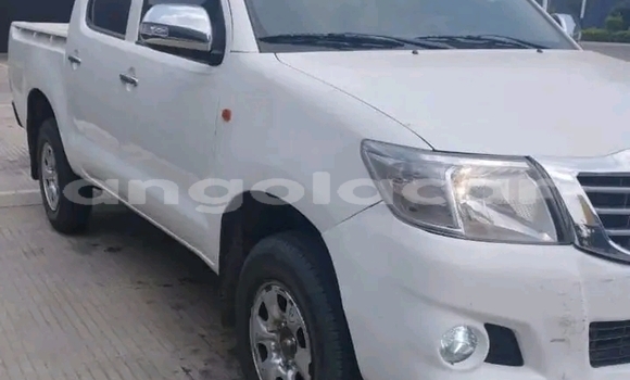 Buy Used Toyota Hilux White Car in Camabatela in Uige Buy Used Toyota Hilux White Car in Camabatela in Uige