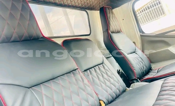 Buy Used Mitsubishi Challenger White Car in Camabatela in Uige Buy Used Mitsubishi Challenger White Car in Camabatela in Uige