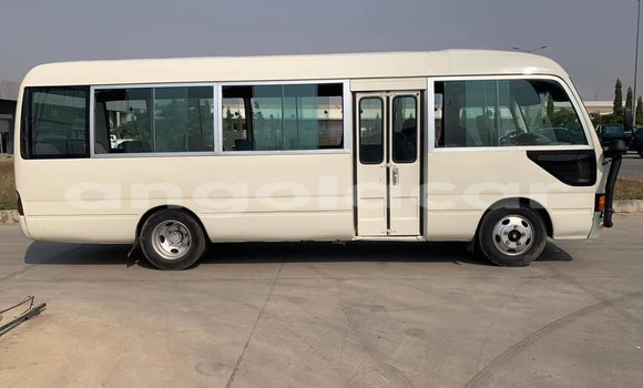 Comprar Usado Toyota Coaster Branco Carro em Catchiungo em Huambo Comprar Usado Toyota Coaster Branco Carro em Catchiungo em Huambo