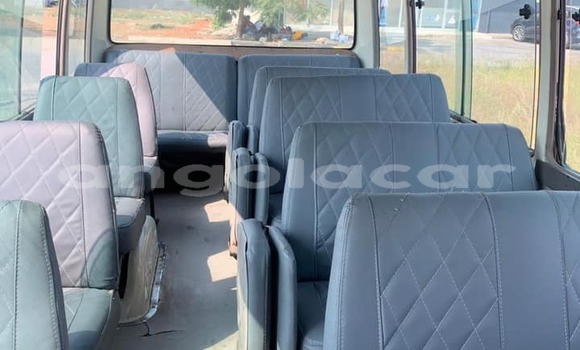 Comprar Usado Toyota Coaster Branco Carro em Catchiungo em Huambo Comprar Usado Toyota Coaster Branco Carro em Catchiungo em Huambo