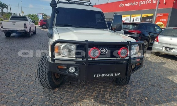 Buy Used Toyota Land Cruiser White Car in Camacupa in Bie Buy Used Toyota Land Cruiser White Car in Camacupa in Bie