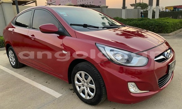 Acheter Occasion Voiture Hyundai Accent Rouge à Camacupa, Bie Acheter Occasion Voiture Hyundai Accent Rouge à Camacupa, Bie