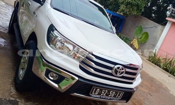 Buy Used Toyota Hilux White Car in Camabatela in Uige Buy Used Toyota Hilux White Car in Camabatela in Uige