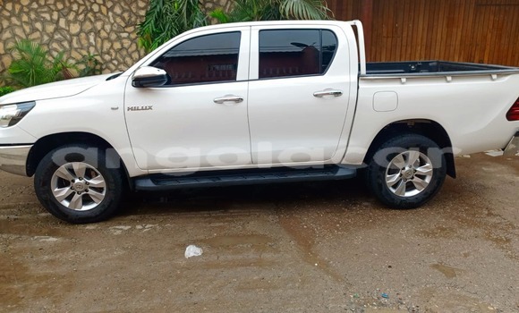 Comprar Usado Toyota Hilux Branco Carro em Camabatela em Uige Comprar Usado Toyota Hilux Branco Carro em Camabatela em Uige