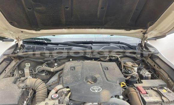 Comprar Usado Toyota Hilux Branco Carro em Camabatela em Uige Comprar Usado Toyota Hilux Branco Carro em Camabatela em Uige