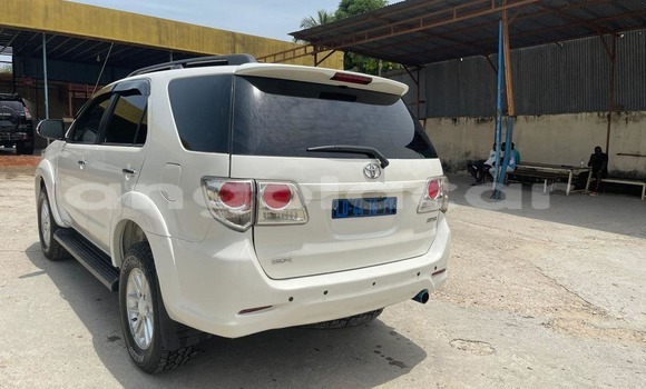 Acheter Occasion Voiture Toyota Fortuner Blanc à Caluquembe, Huila Acheter Occasion Voiture Toyota Fortuner Blanc à Caluquembe, Huila