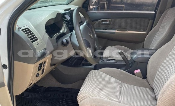 Acheter Occasion Voiture Toyota Fortuner Blanc à Caluquembe, Huila Acheter Occasion Voiture Toyota Fortuner Blanc à Caluquembe, Huila