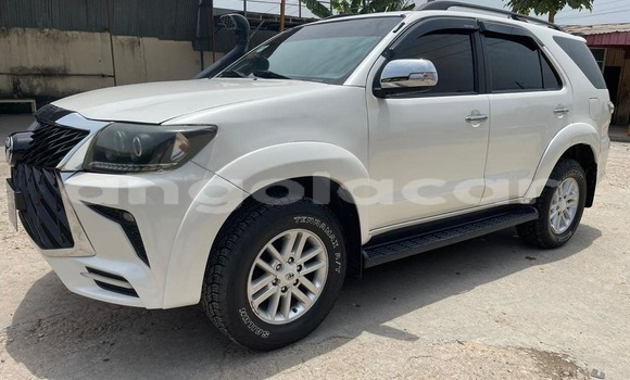 Acheter Occasion Voiture Toyota Fortuner Blanc à Caluquembe, Huila Acheter Occasion Voiture Toyota Fortuner Blanc à Caluquembe, Huila