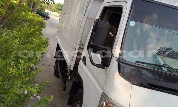 Acheter Occasion Utilitaire Mitsubishi Van Blanc à Caconda, Huila