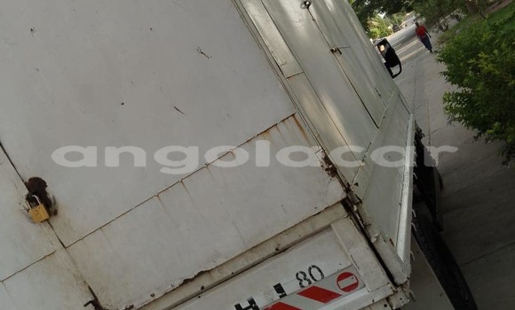 Buy Used Mitsubishi Van White Truck in Caconda in Huila Buy Used Mitsubishi Van White Truck in Caconda in Huila