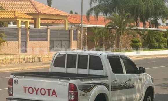 Comprar Usado Toyota Hilux Outro Carro em Luanda em Luanda Province