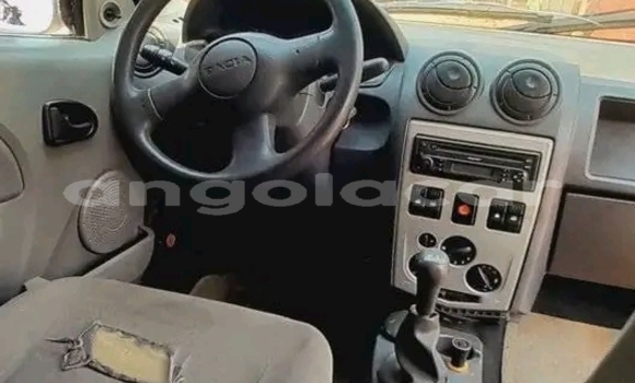 Comprar Usado Renault Logan Outro Carro em Luanda em Luanda Province