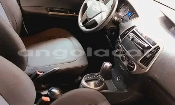Comprar Usado Hyundai i20 Branco Carro em Luanda em Luanda Province Comprar Usado Hyundai i20 Branco Carro em Luanda em Luanda Province